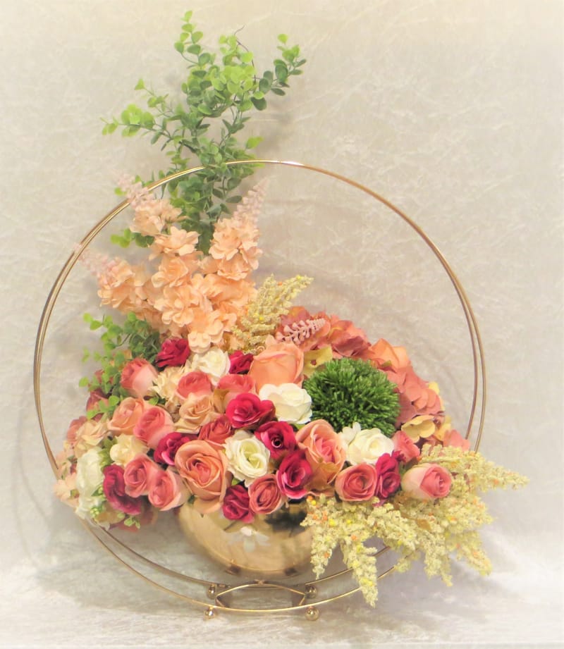 מבחר מרהיב של אגרטלים עם פרחי משי איכותיים