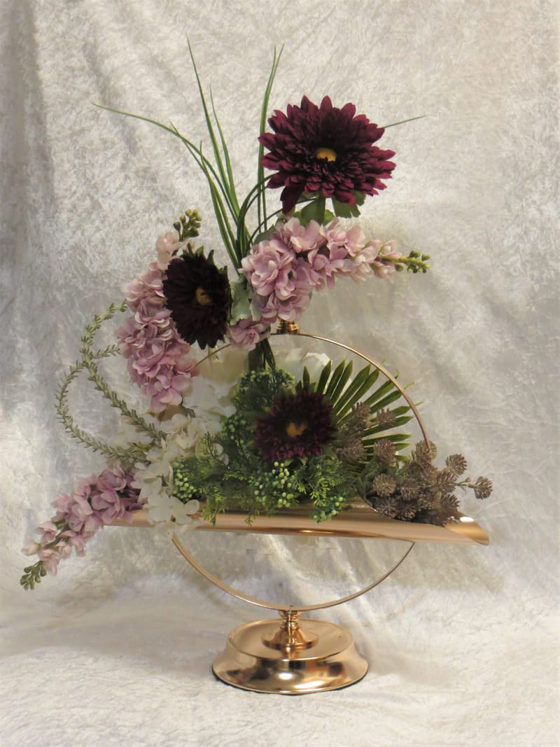 מבחר מרהיב של אגרטלים עם פרחי משי איכותיים