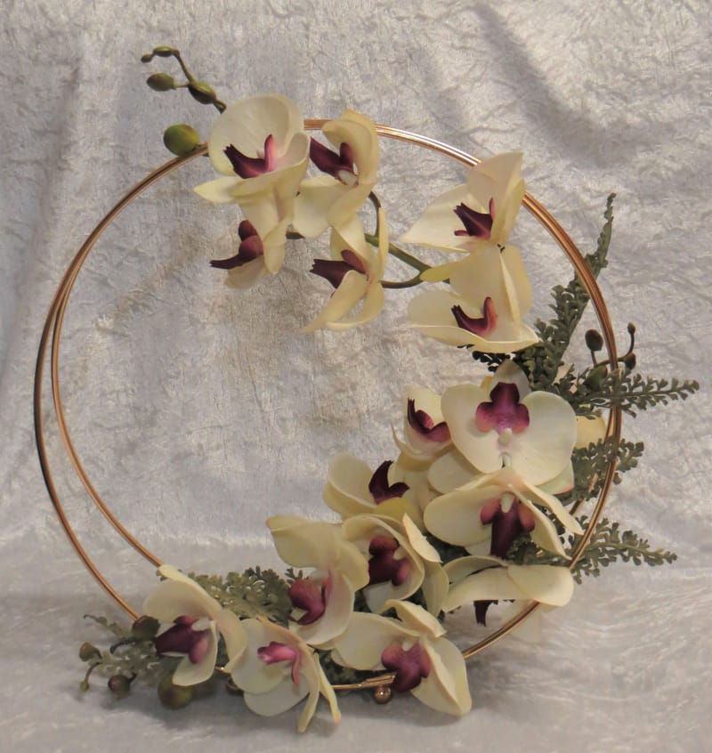 מבחר מרהיב של אגרטלים עם פרחי משי איכותיים