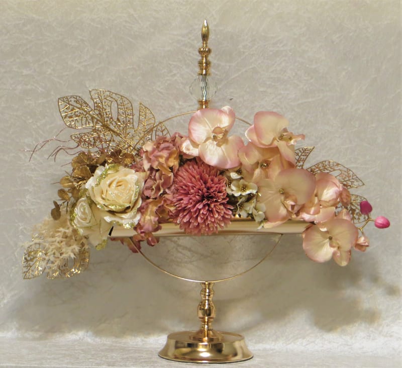 מבחר מרהיב של אגרטלים עם פרחי משי איכותיים