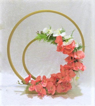 מבחר מרהיב של אגרטלים עם פרחי משי איכותיים