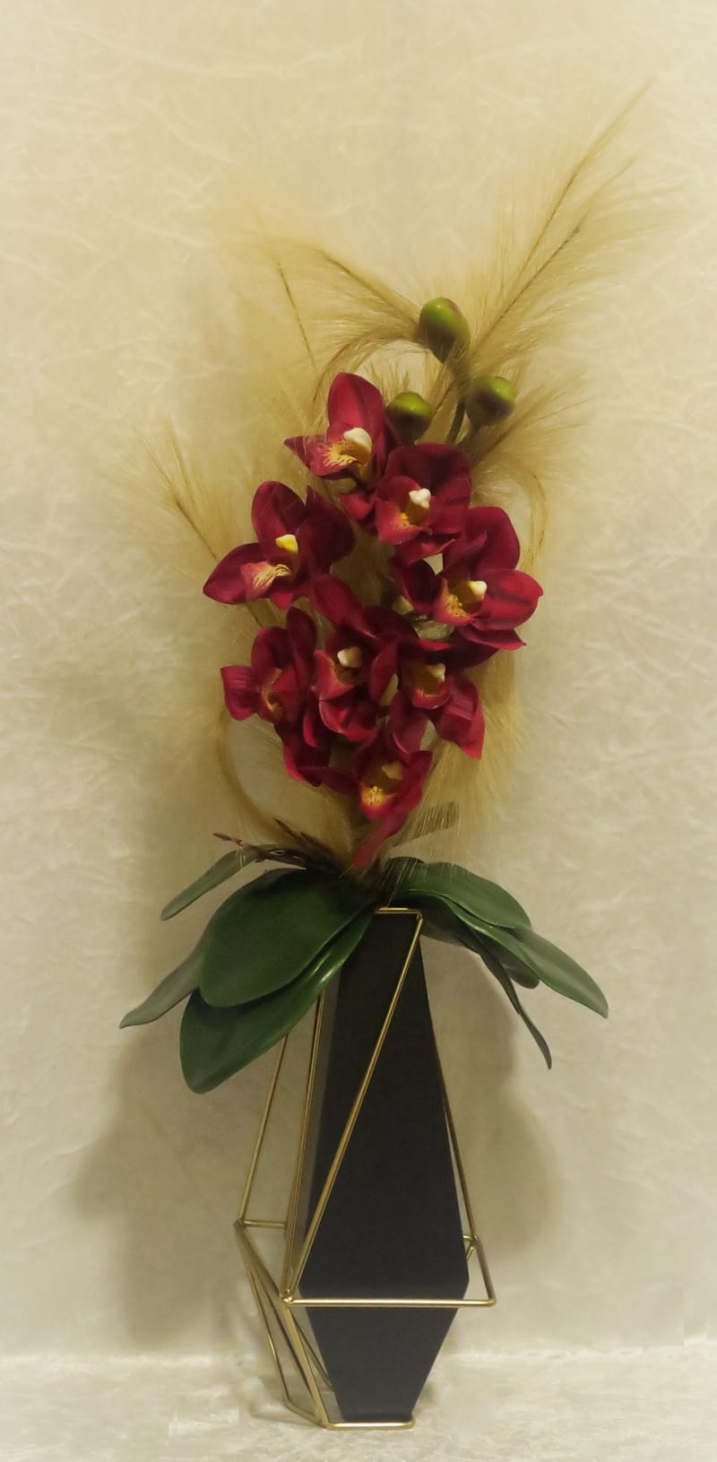 מבחר מרהיב של אגרטלים עם פרחי משי איכותיים