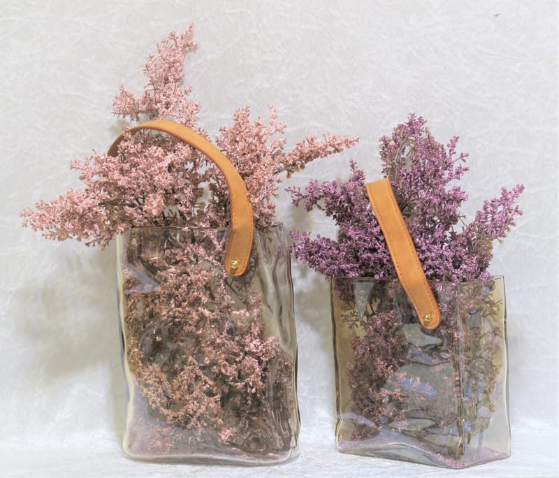 מבחר מרהיב של אגרטלים עם פרחי משי איכותיים