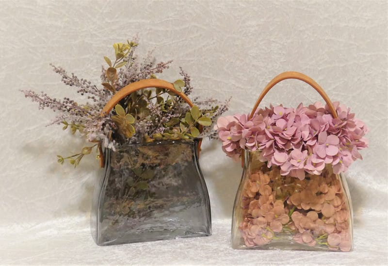 מבחר מרהיב של אגרטלים עם פרחי משי איכותיים