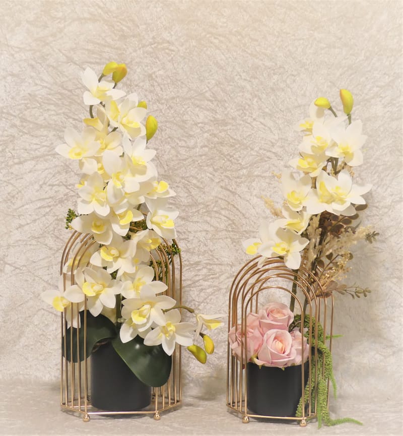 מבחר מרהיב של אגרטלים עם פרחי משי איכותיים