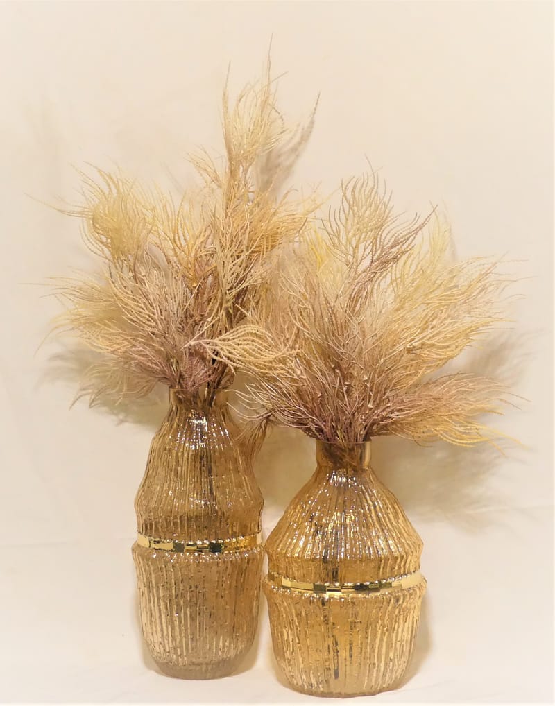 מבחר מרהיב של אגרטלים עם פרחי משי איכותיים