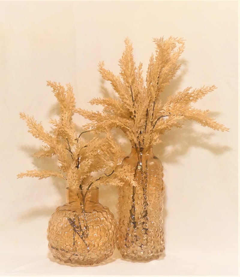 מבחר מרהיב של אגרטלים עם פרחי משי איכותיים