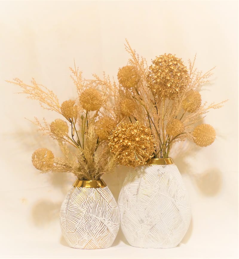 מבחר מרהיב של אגרטלים עם פרחי משי איכותיים