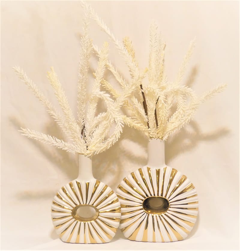 מבחר מרהיב של אגרטלים עם פרחי משי איכותיים