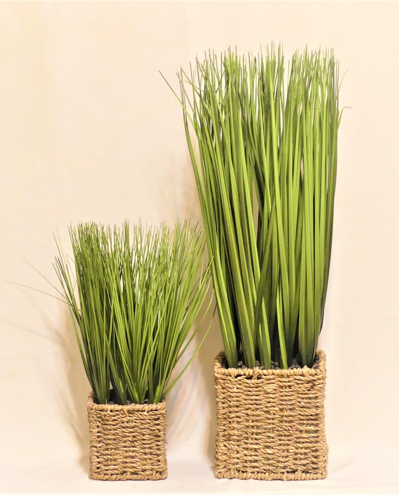 מבחר מרהיב של אגרטלים עם פרחי משי איכותיים