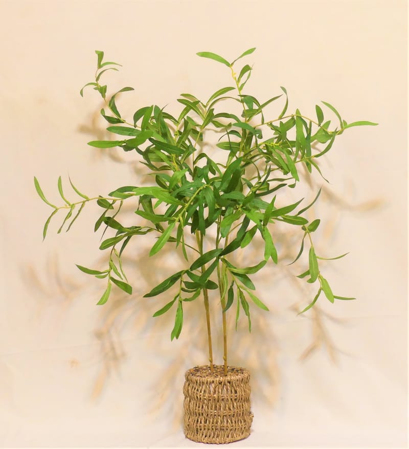 מבחר מרהיב של אגרטלים עם פרחי משי איכותיים