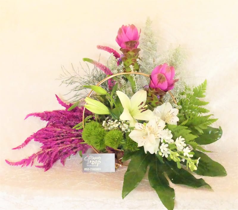 אגרטלים עם פרחים חיים