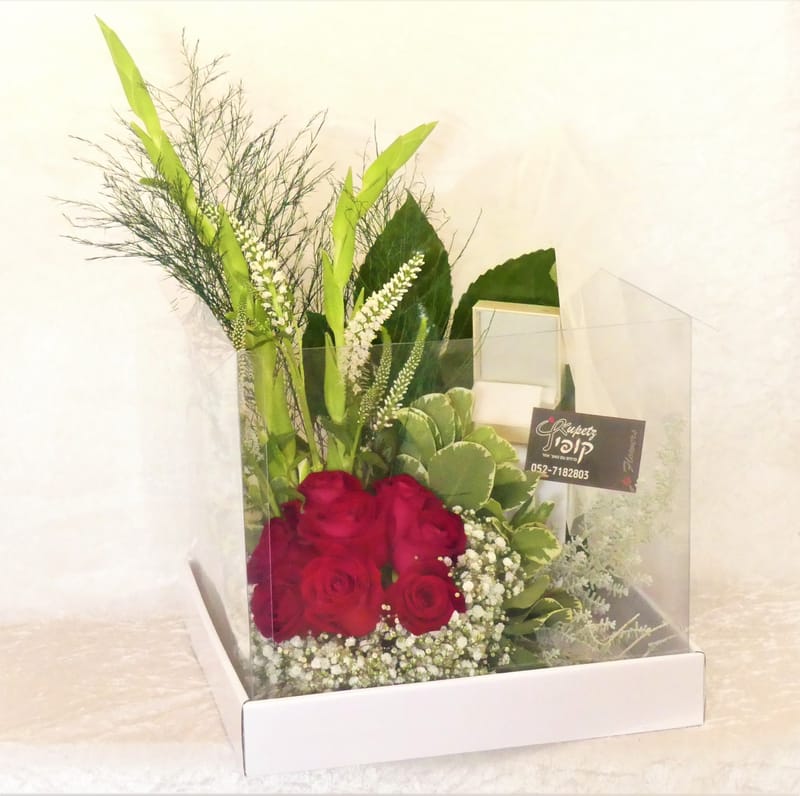 עיצובי תכשיטים בשילוב פרחים 