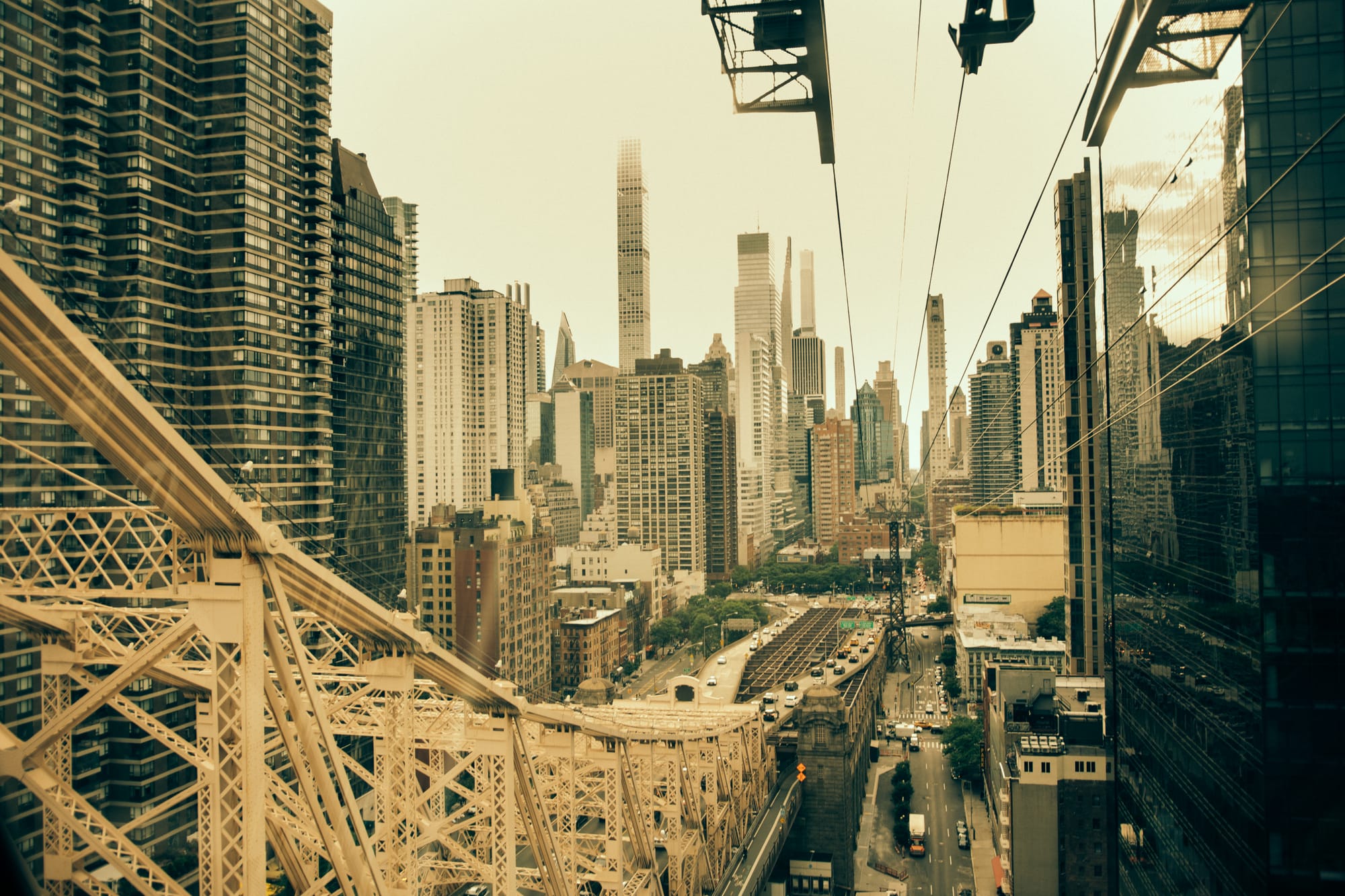 MANHATTAN NYC VIEW FROM ROOSEVELT ISLAND TRAMWAY | RETRO STYLE