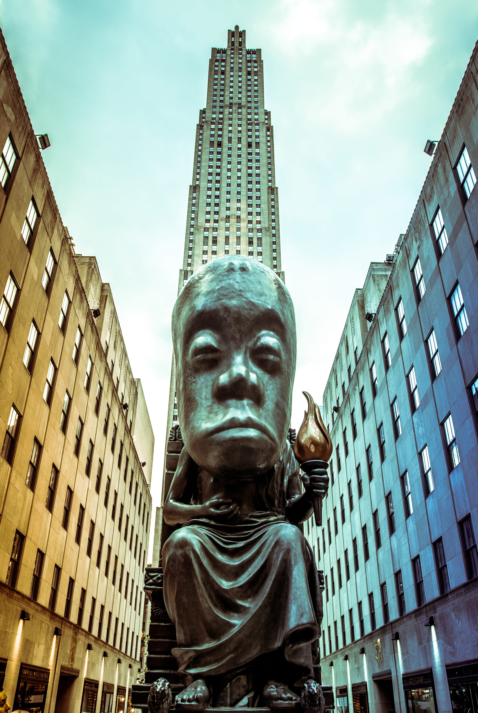 "ORACLE" GREETS ROCKEFELLER CENTER VISITORS