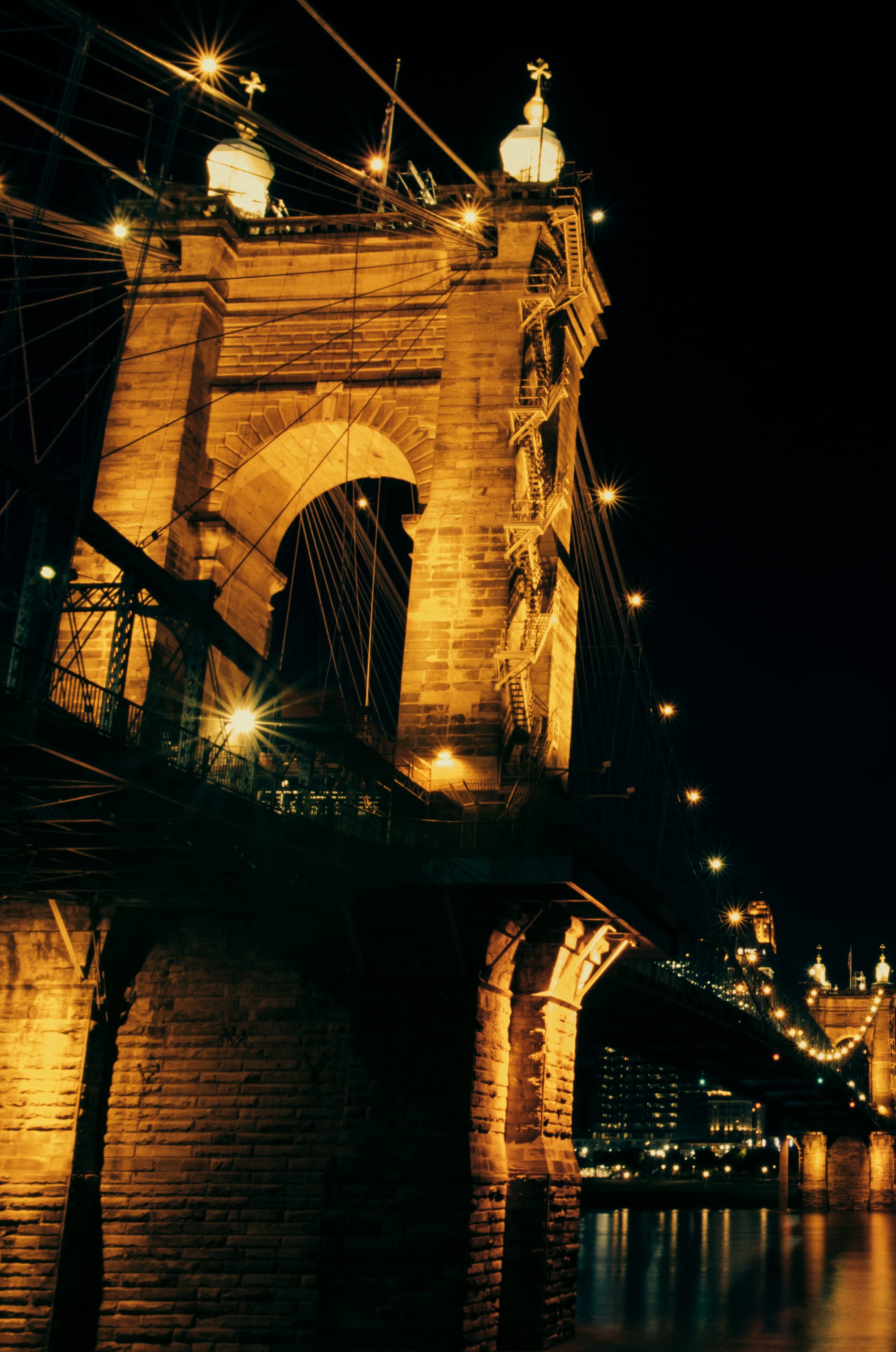 ROEBLING SUSPENSION BRIDGE VIEW FROM CINCINNATI