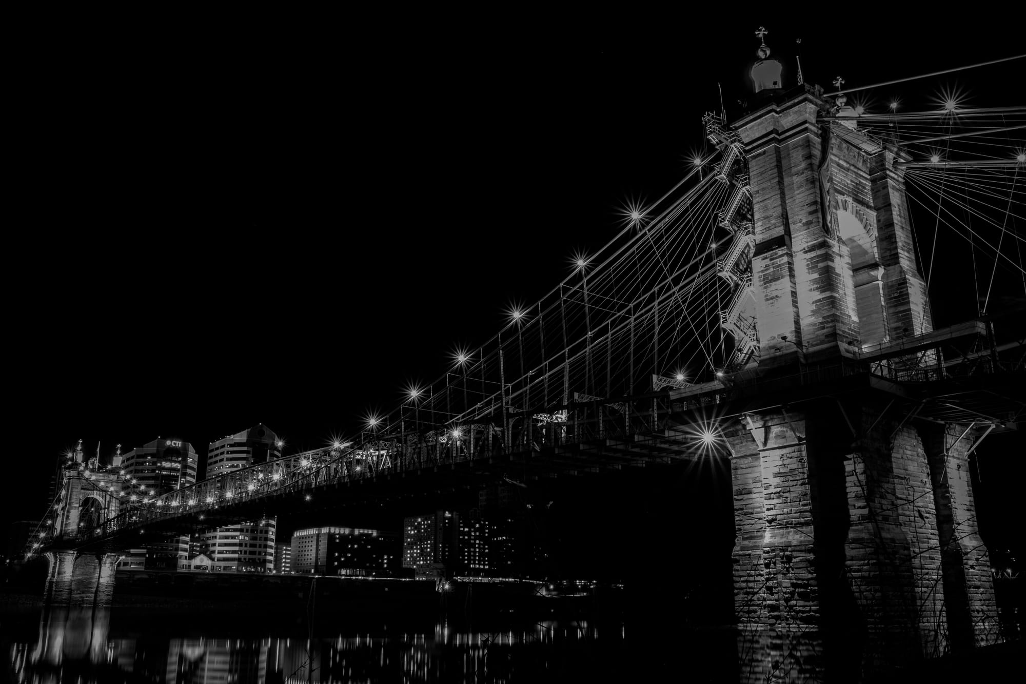 ROEBLING SUSPENSION BRIDGE VIEW FROM CINCINNATI / B&W