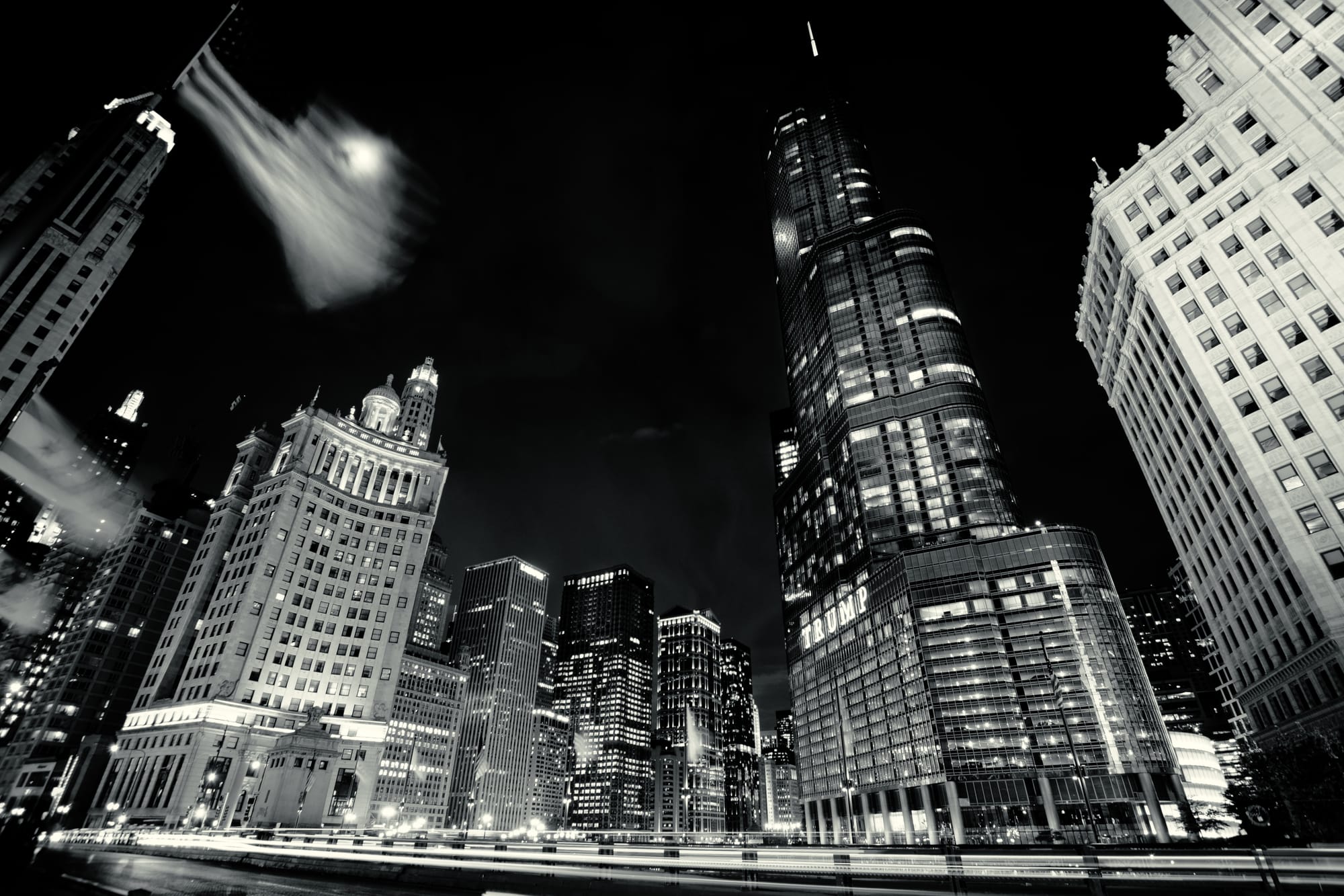 DOWNTOWN CHICAGO AT NIGHT | B&W