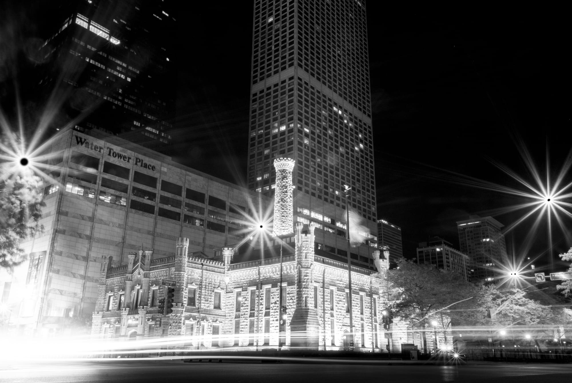 WATER TOWER PLACE IN DOWNTOWN CHICAGO AT NIGHT | B&W