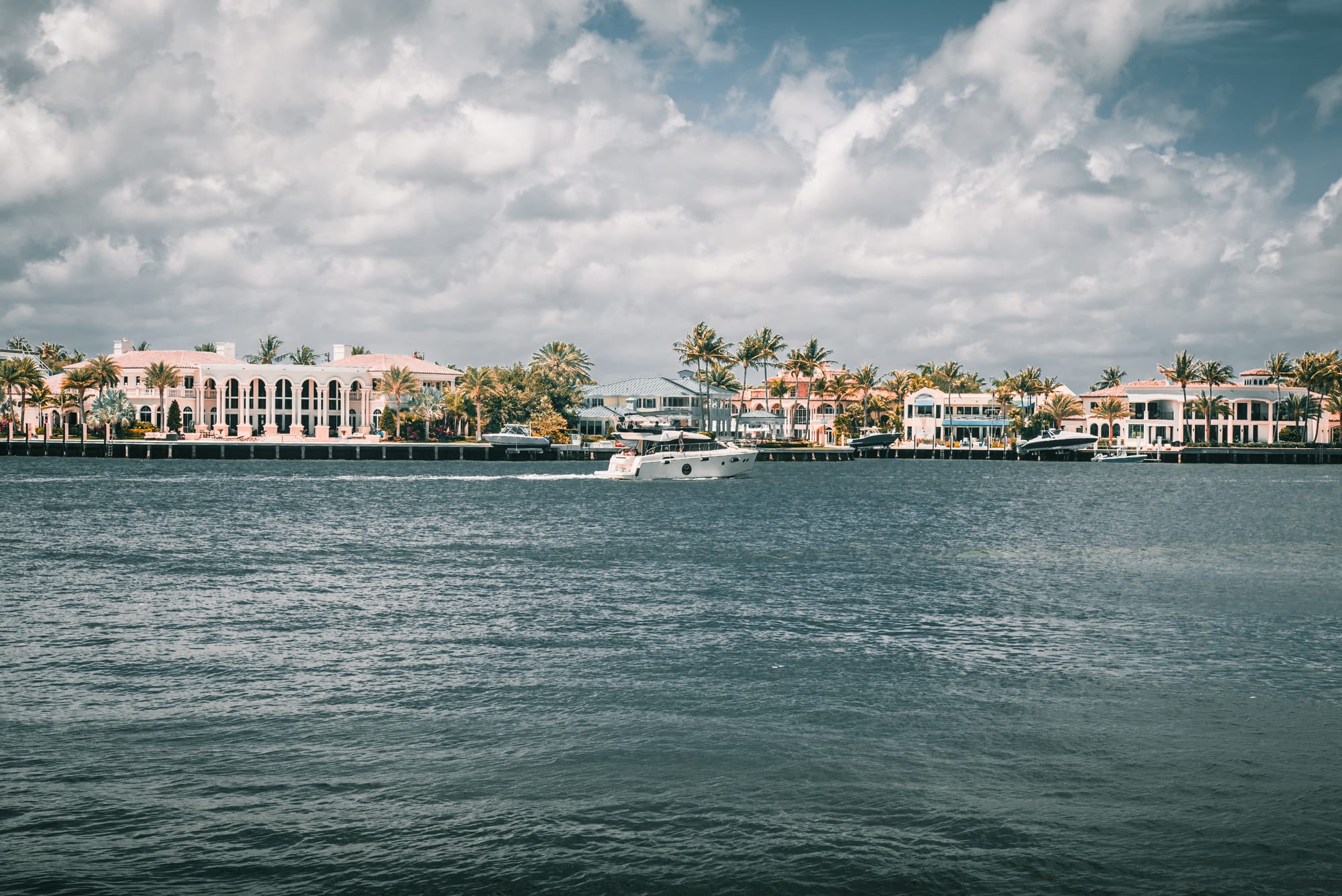 THE CANALS OF FORT LAUDERDALE