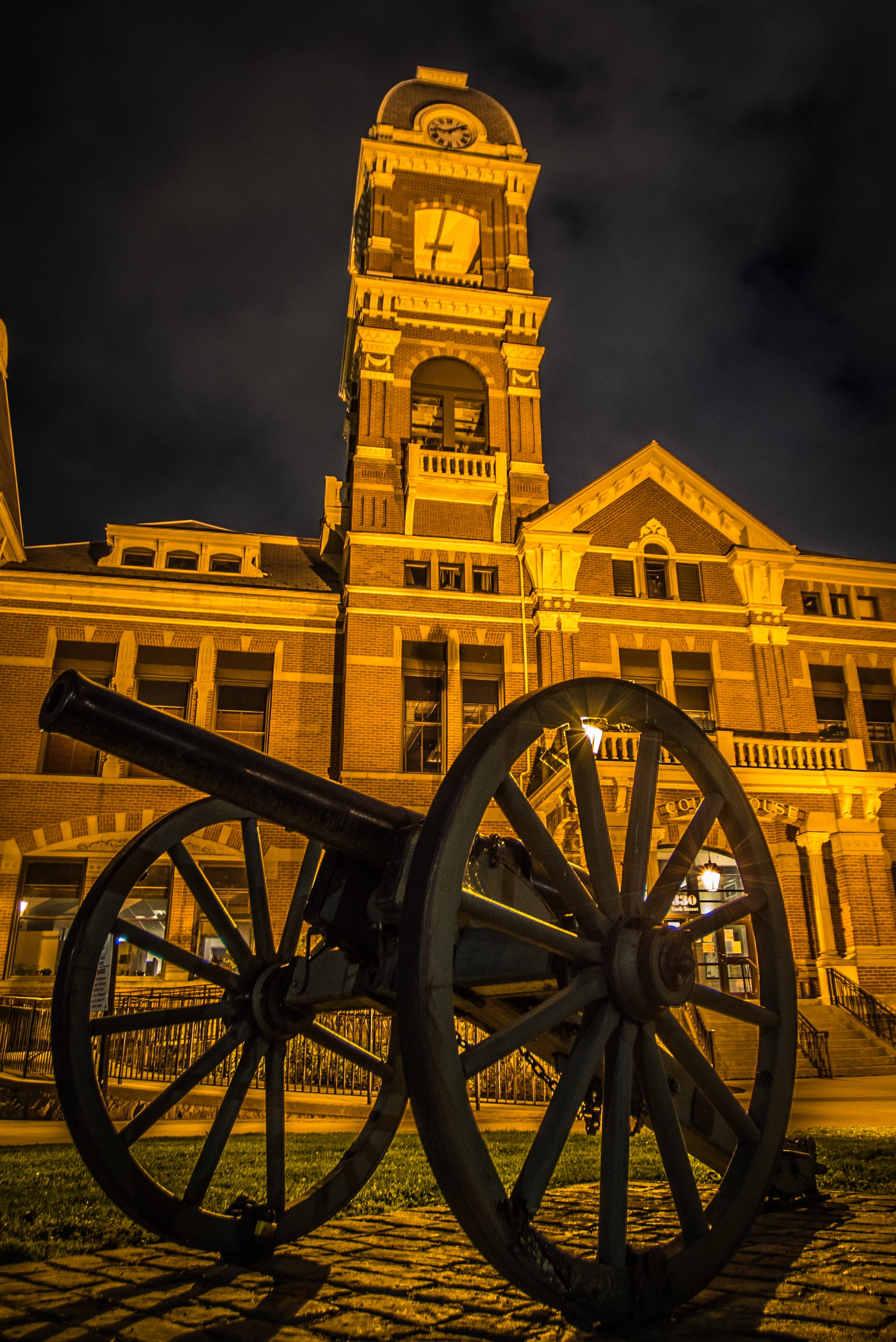 CAMPBELL COUNTY COURTHOUSE IN NEWPORT, KY