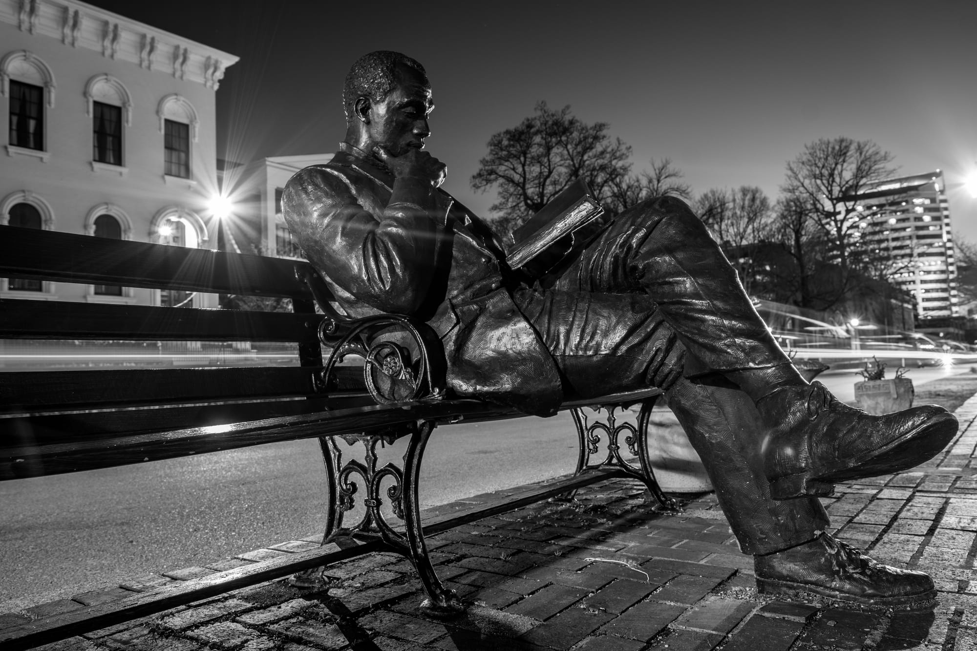 JAMES BRADLEY STATUE ON THE OHIO RIVERFRONT IN COVINGTON, KY / B&W