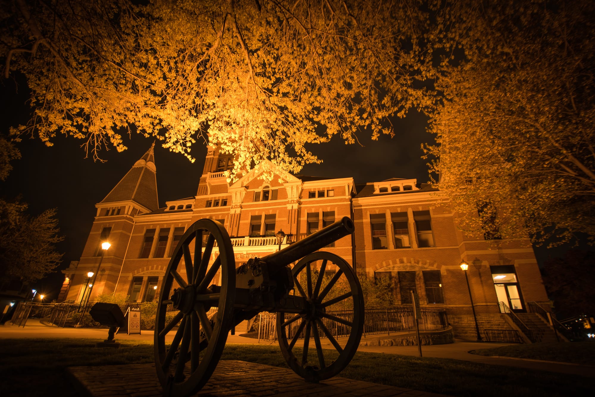 CAMPBELL COUNTY COURTHOUSE IN NEWPORT, KY