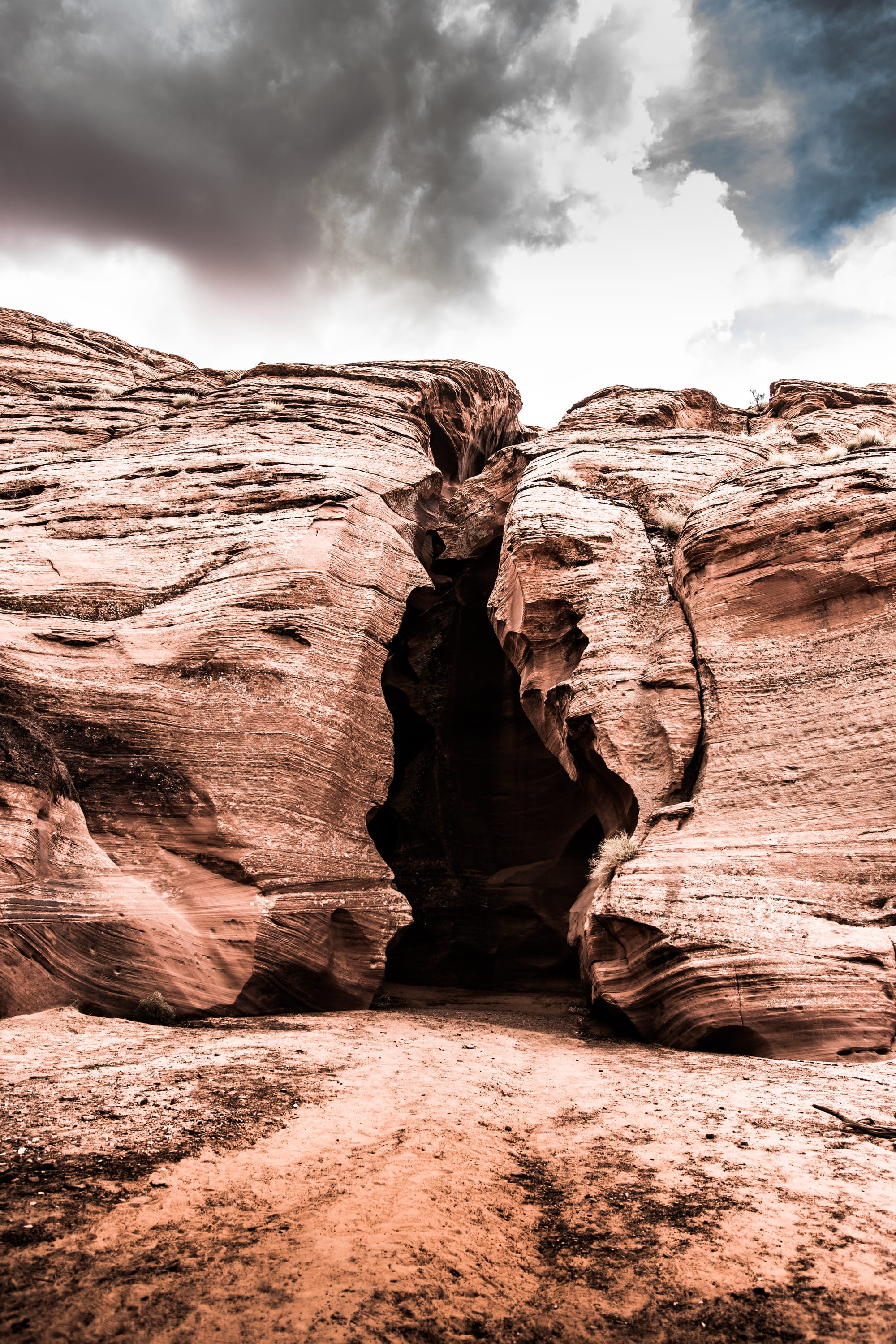 ENTREE TO ANTELOPE CANYON