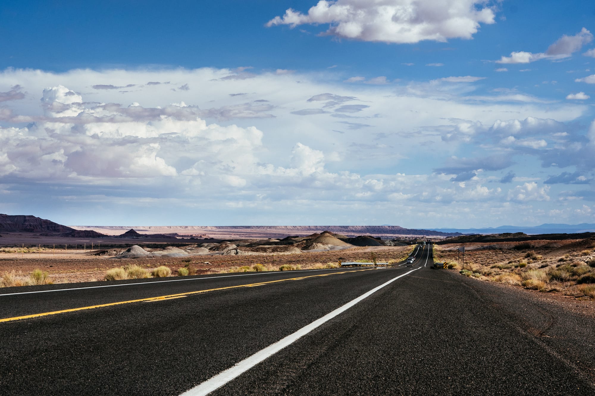 LONELY DESERT HIGHWAY IN ARIZONA