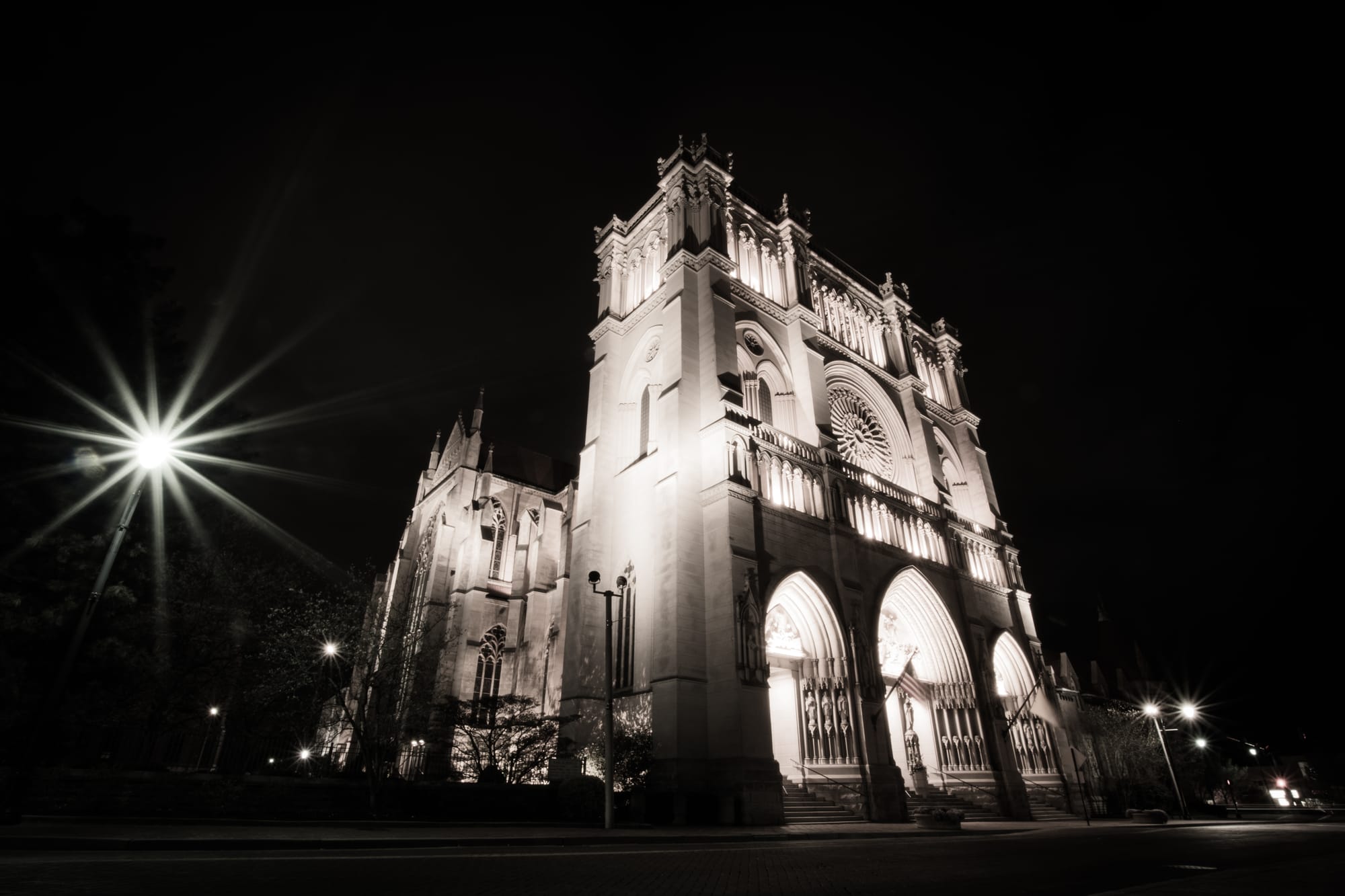 CATHEDRAL BASILICA OF THE ASSUMPTION COVINGTON, KY B&W