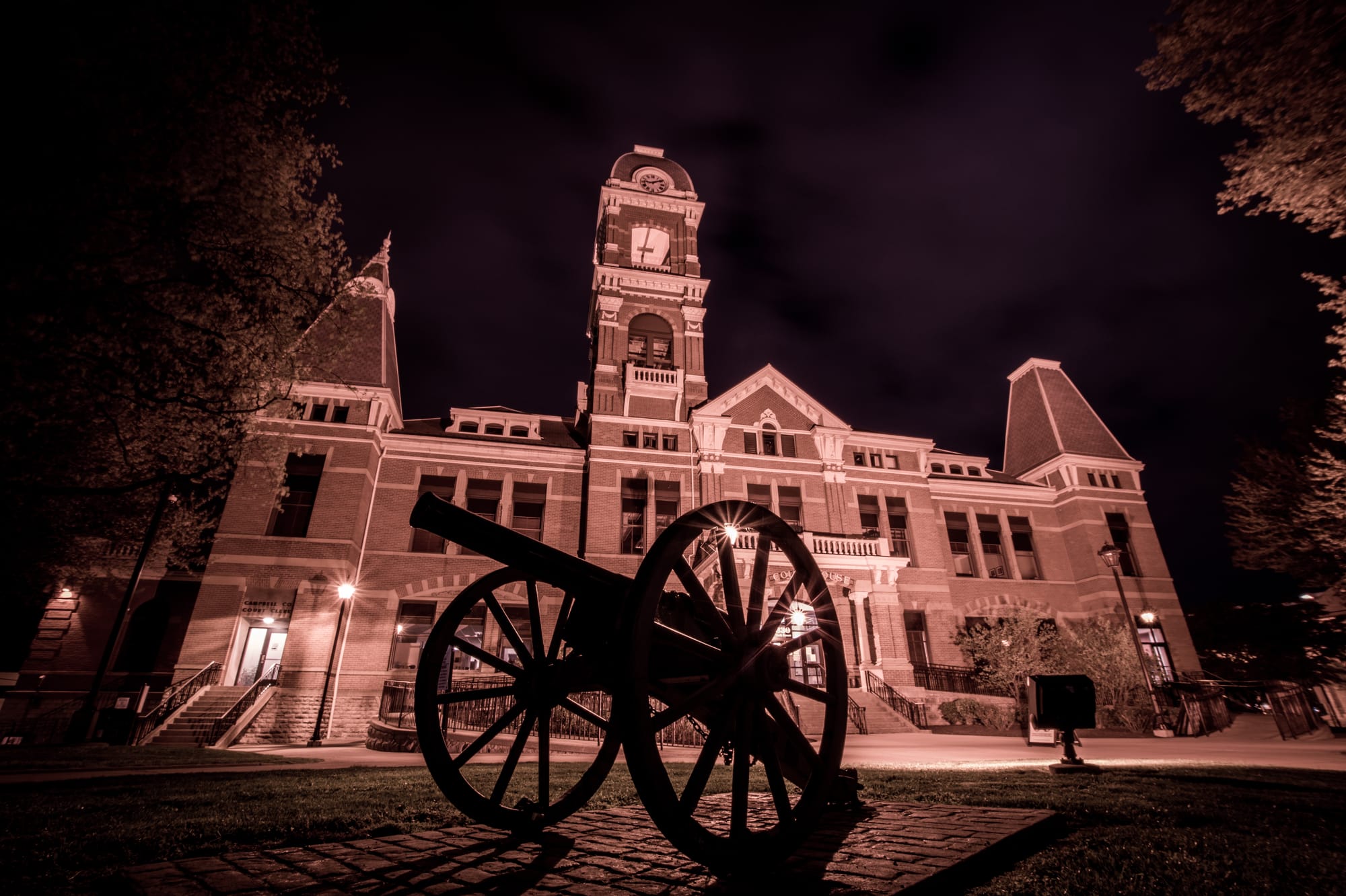 CAMPBELL COUNTY COURTHOUSE IN NEWPORT, KY