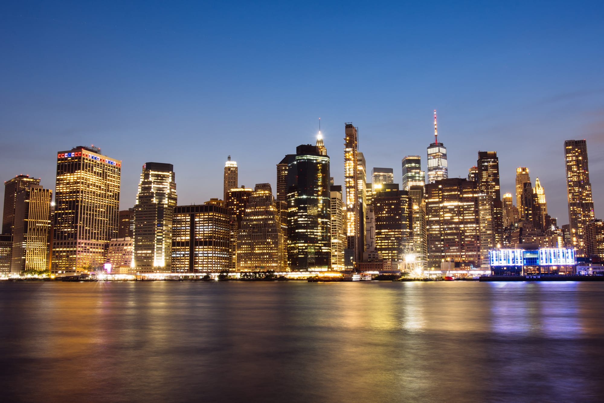 MANHATTAN, NY VIEW FROM DUMBO BROOKLYN | SKYLINE BLUE