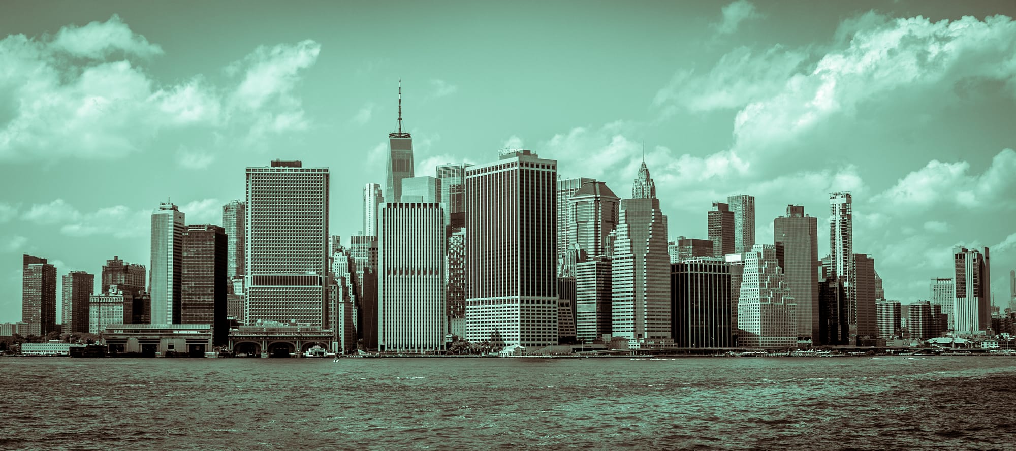 MANHATTAN, NY VIEW FROM STATEN ISLAND FERRY / B&W