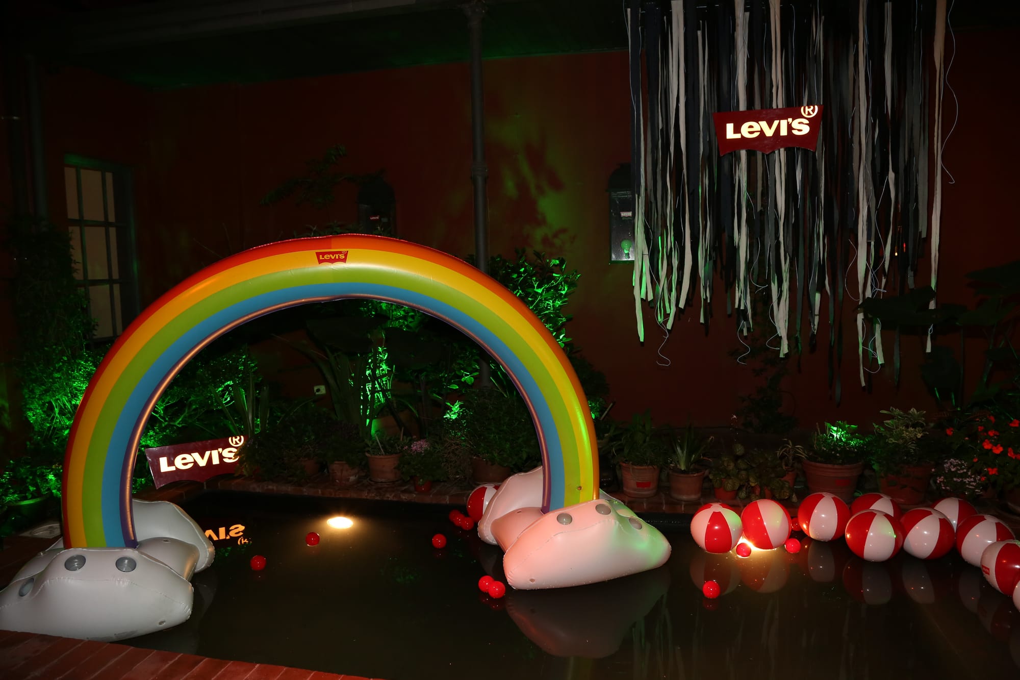 LEVIS JARDIN ESCONDIDO