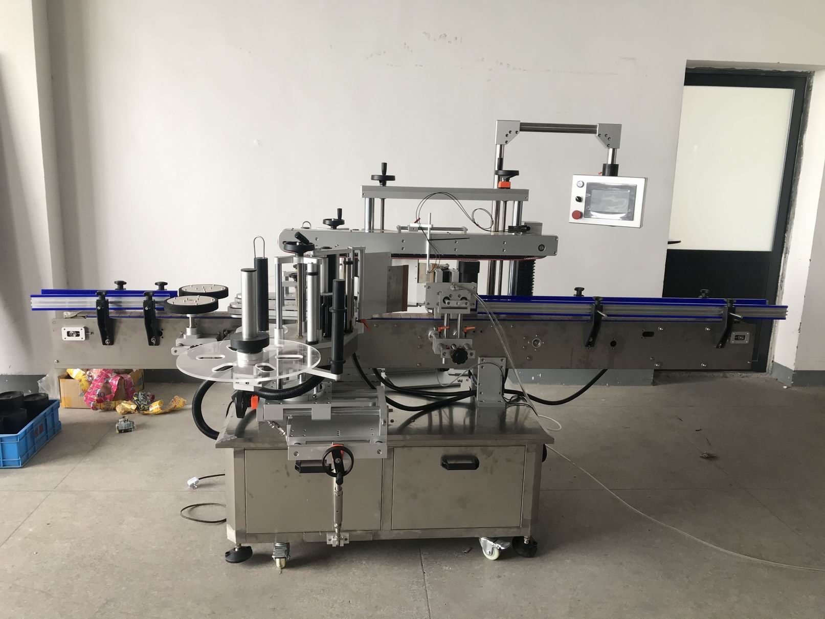 double side self adhesive labeling machine delivery to Australia