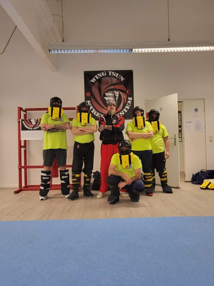 Deutschland  .... Sifu Lumpi wingtsun MC Streetsistem....Bruckmannring 6,OberschleiBheim