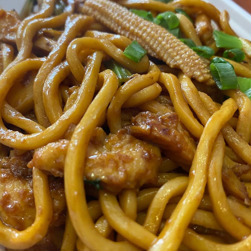 CHICKEN LO-MEIN