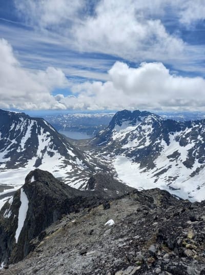 Vestre og midtre Leirungstind  image