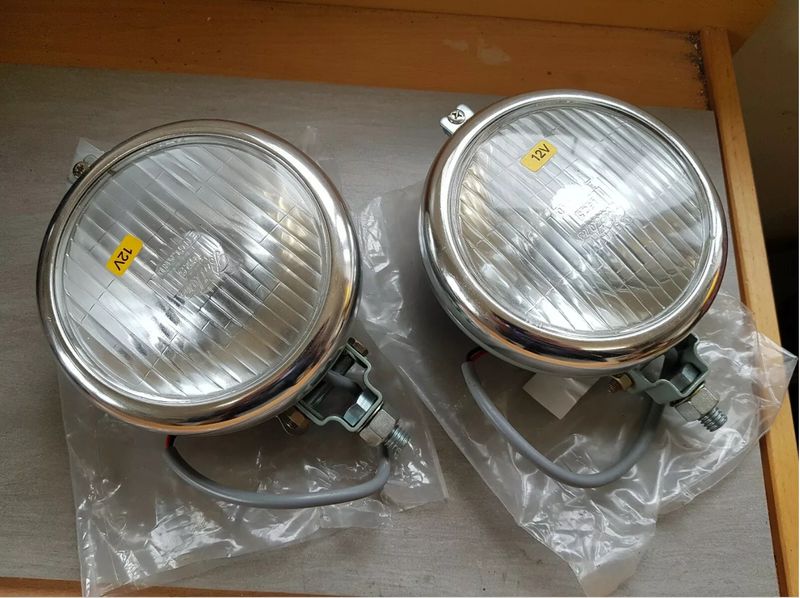 Nearside front fog lights x2