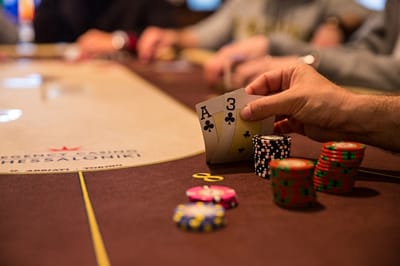 HOW TO PLAY ONLINE POKER BETTER ?