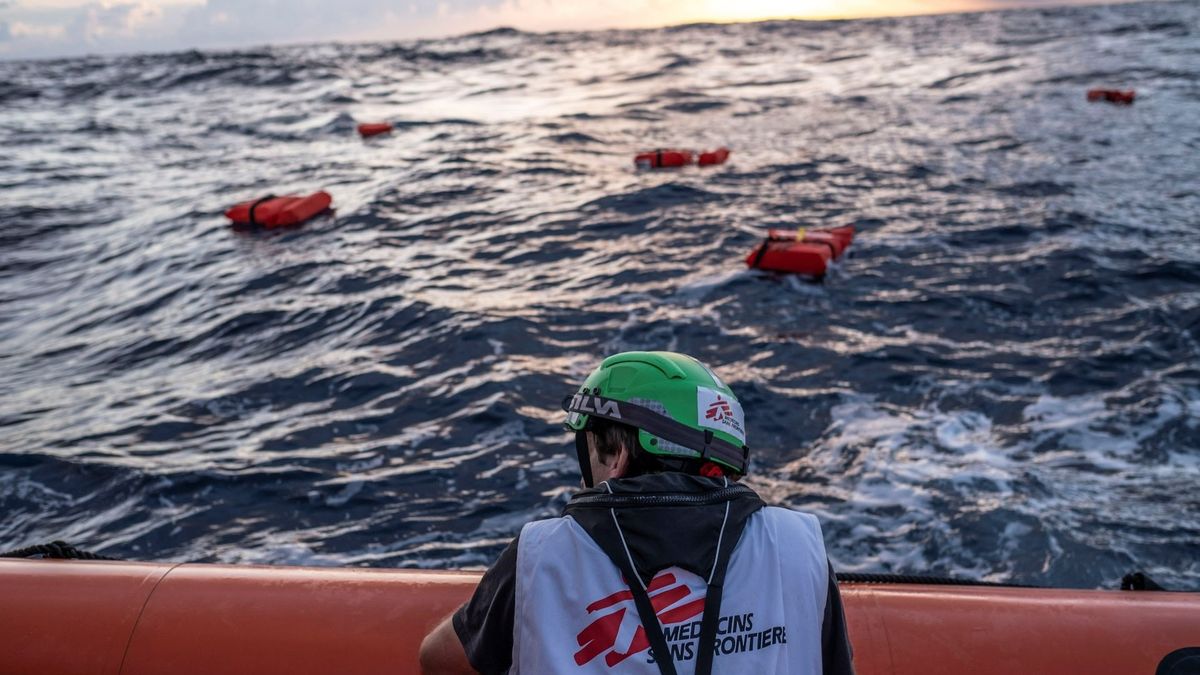 75 migrantes murieron al naufragar frente a costas de Libia