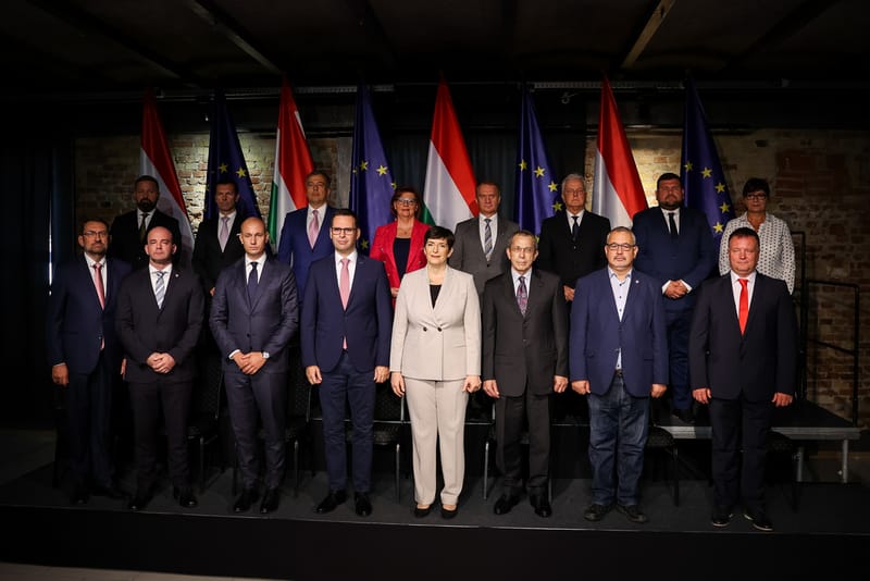 Árnyékkormány!?Még mi a faszt talál ki ez a balfasz USA/eu kombó balfasz bagázs?