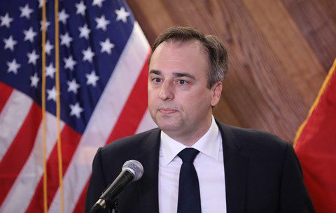 Az amerikai nagykövet bírókat rendel magához