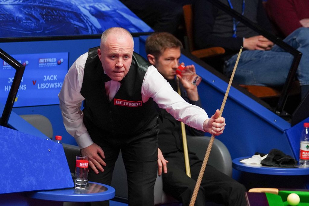 John Higgins νίκησε τον Jack Lisowski με 13-12 σε μια παλλόμενη σύγκρουση στα προημιτελικά..