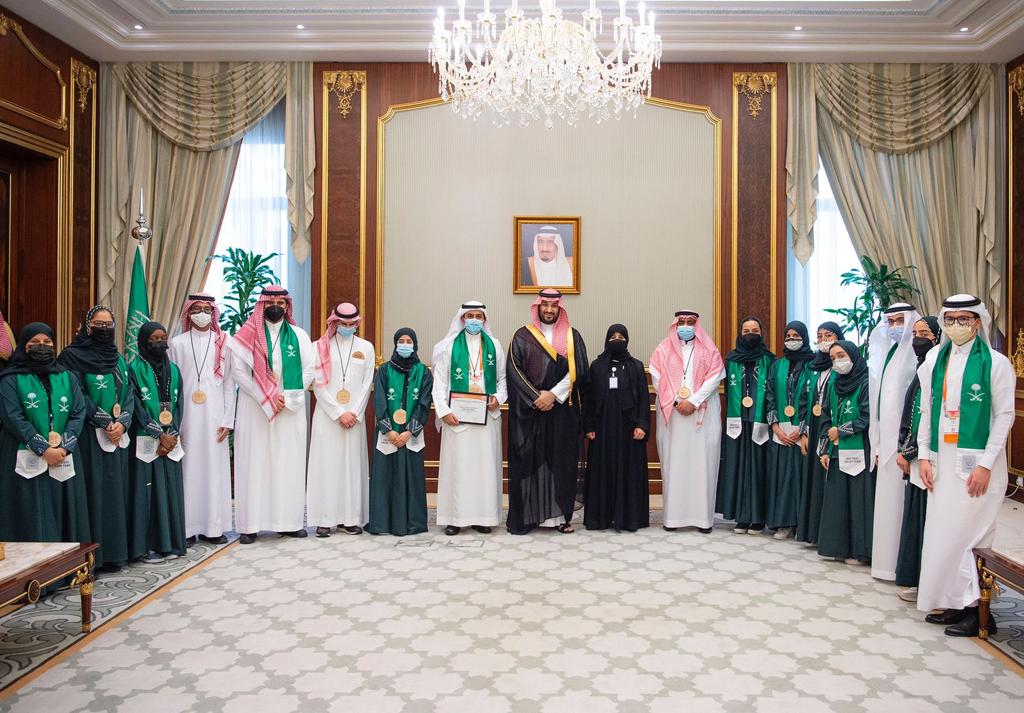 طلابنا ضمن المنتخب السعودي مع سمو ولي العهد محمد بن سلمان