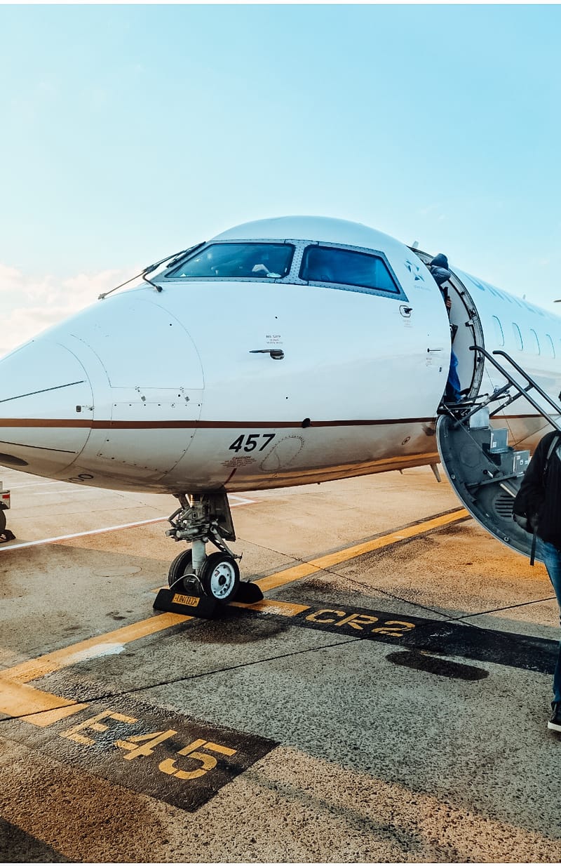 United Club Lounge vs Delta Club Lounge (Airports)