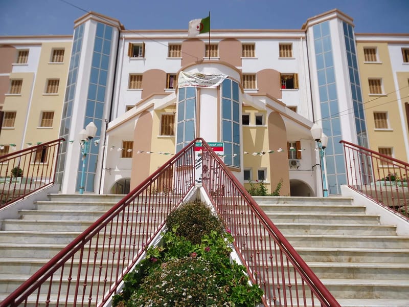 شعبة الإقامة الجامعية العفرون 2000 سرير