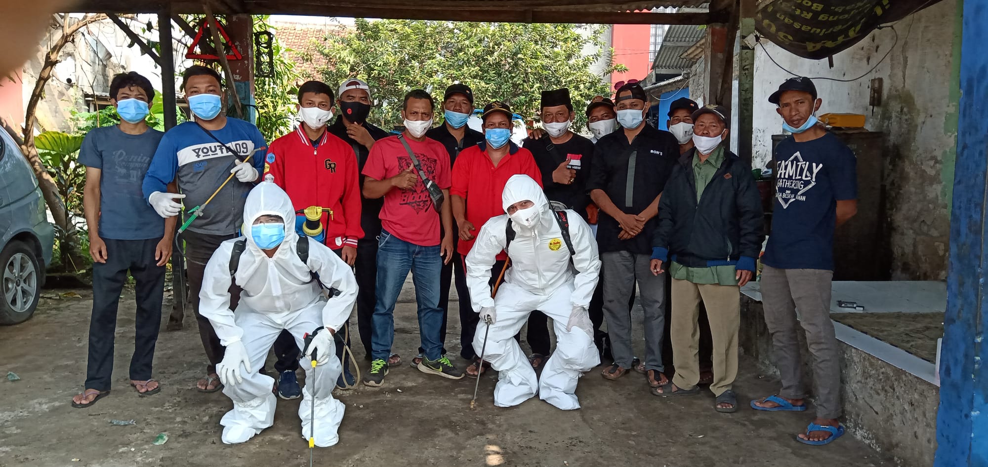 Penyemprotan cairan disenfectant di Rw 04