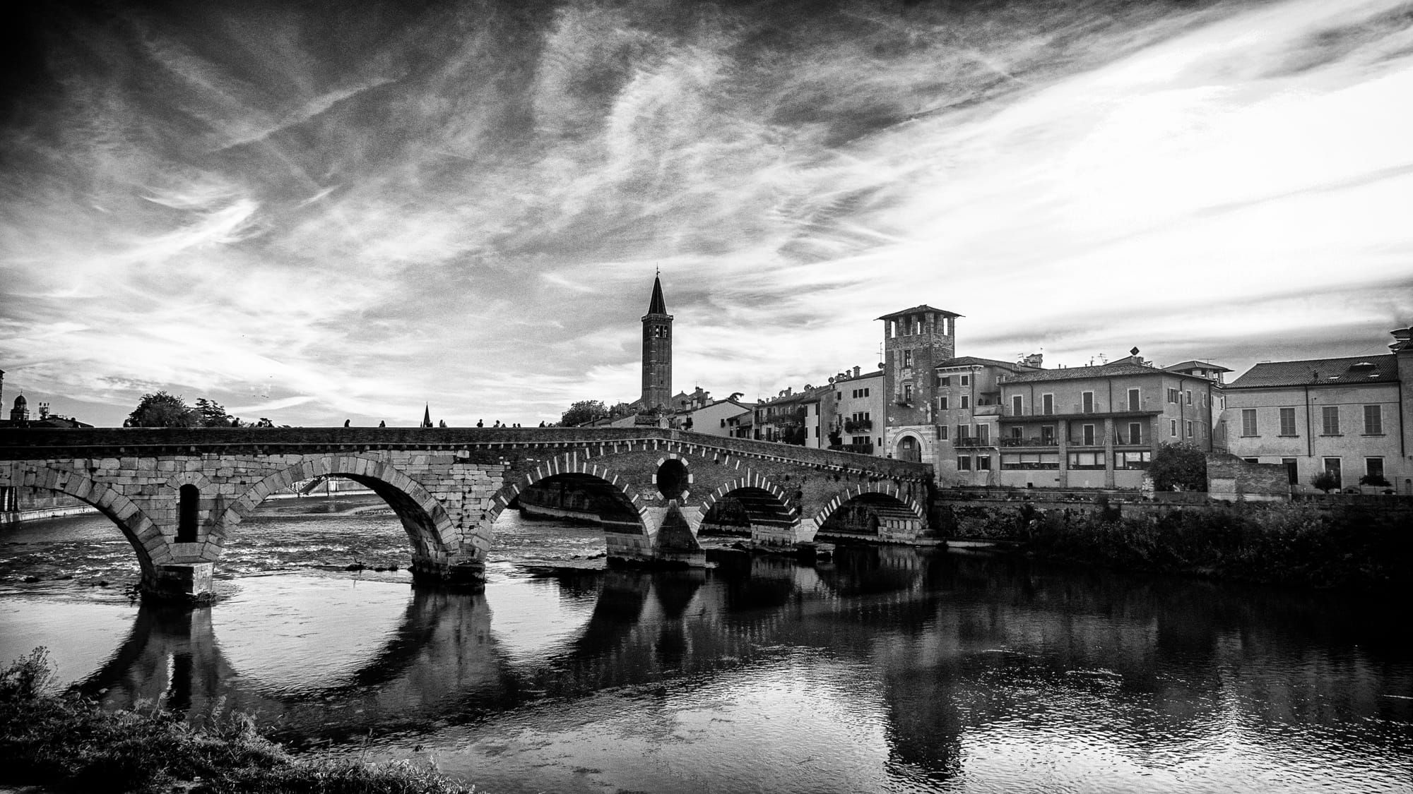 "Ponte Pietra" Il ponte più vecchio di Verona