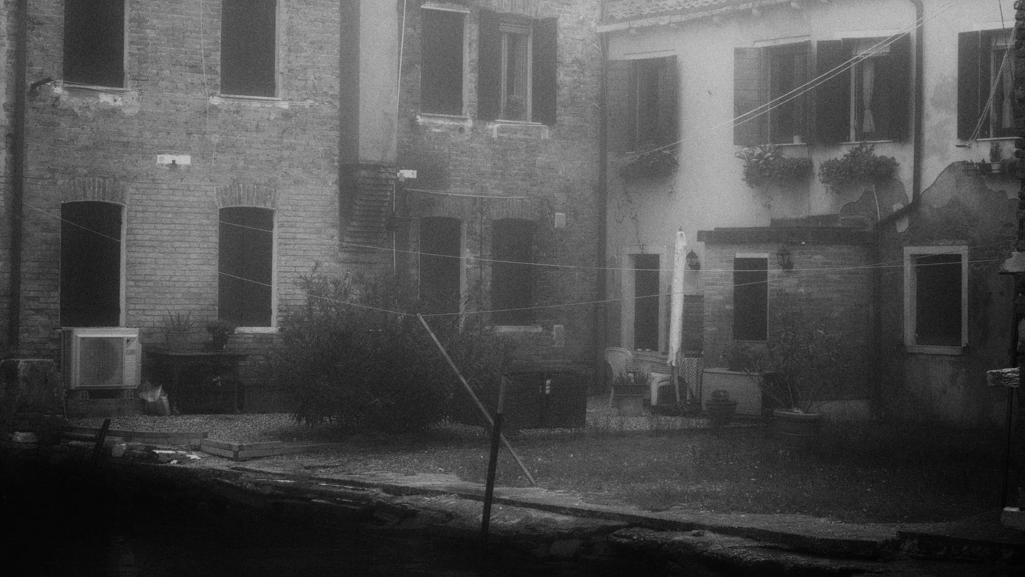 "Corte nella nebbia"
